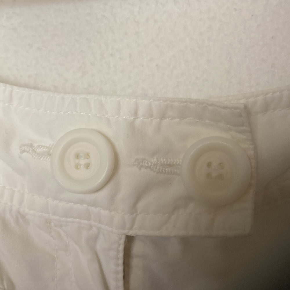 INC petite size 6 white capris. - Picture 2 of 10